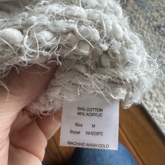 Woven Heart Cream Textured Sweater/Hoodie - so soft! - Picture 4 of 5